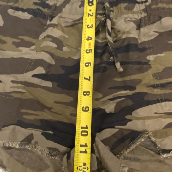 EXPRESS Camo Linen Drawstring Shorts - Picture 7 of 7